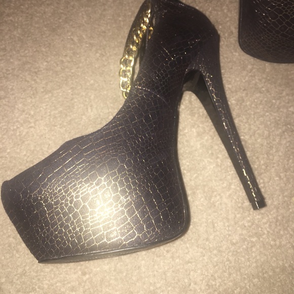 Scene platform high heel snake skin pumps - Picture 3 of 5
